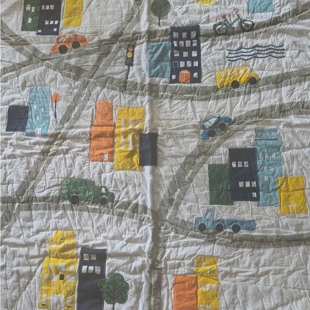 Kids Crate & Barrel Cityscape Quilt for crib or toddler bed